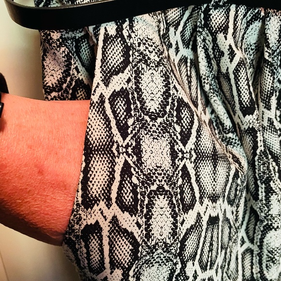 M&S Black & White Dress Size 16 (UK) with Belt - Picture 4 of 6